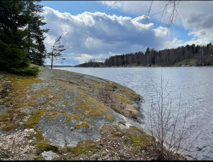 Nyrenoverat Strandnaera Med Fantastisk Utsikt Rimbo المظهر الخارجي الصورة